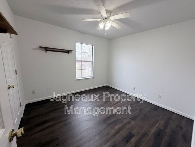 Building Photo - 201 Crystal Ln