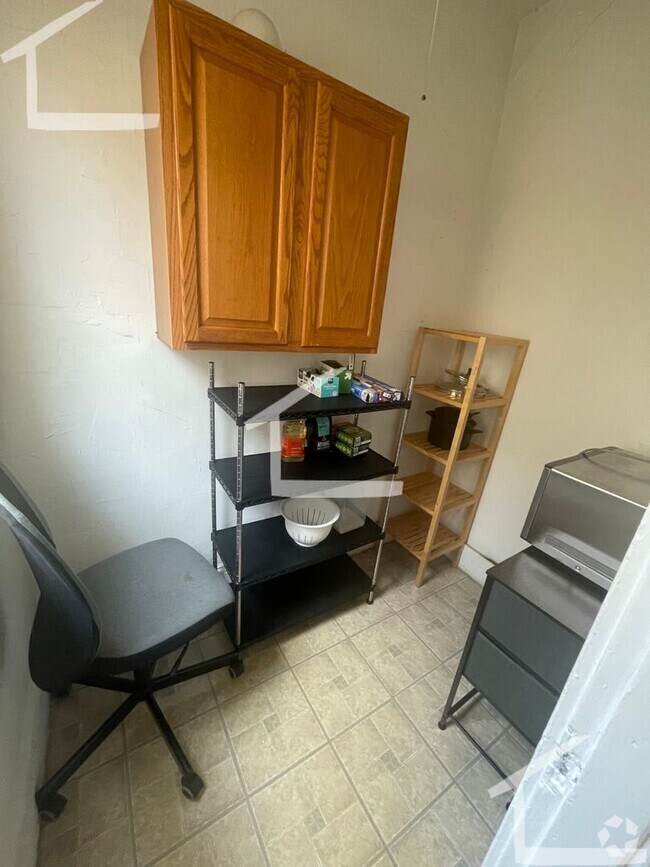 Building Photo - Central Brighton Location, Heat, Hot Water...