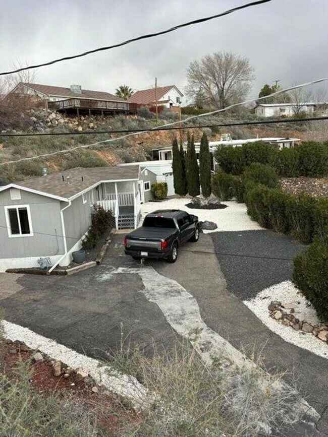 Building Photo - 2 Bed Home For Rent