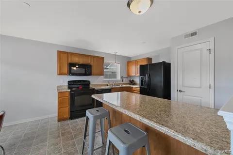 Building Photo - 323 Bramblett Hills