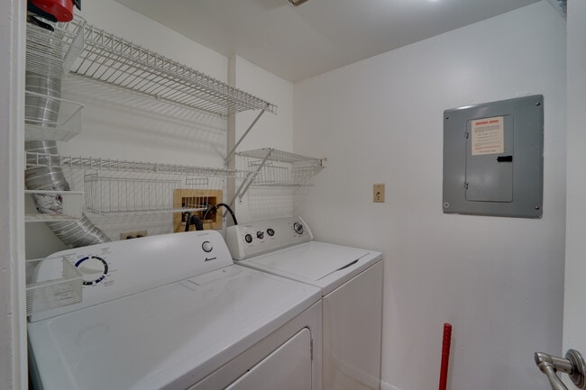 Building Photo - 329 Grissom Ct