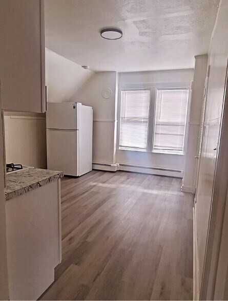 Building Photo - 75 Madison St