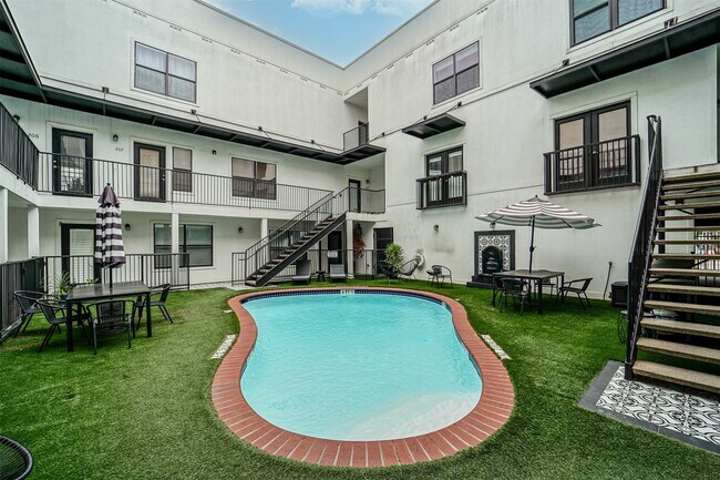 Building Photo - 17 Waugh Dr