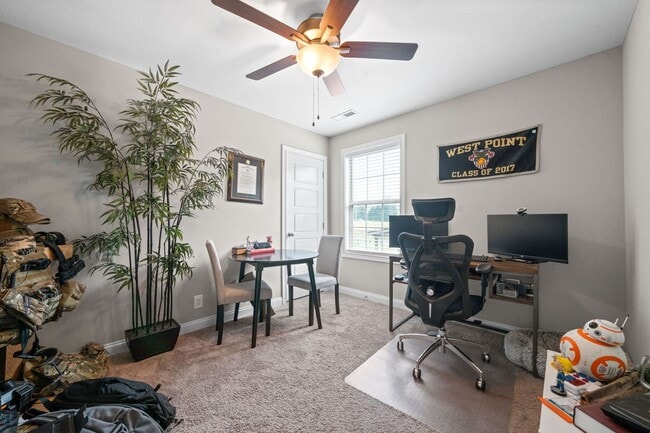 Building Photo - 3 Bed 2 Bath Home For Rent Near Downtown Clarksville!