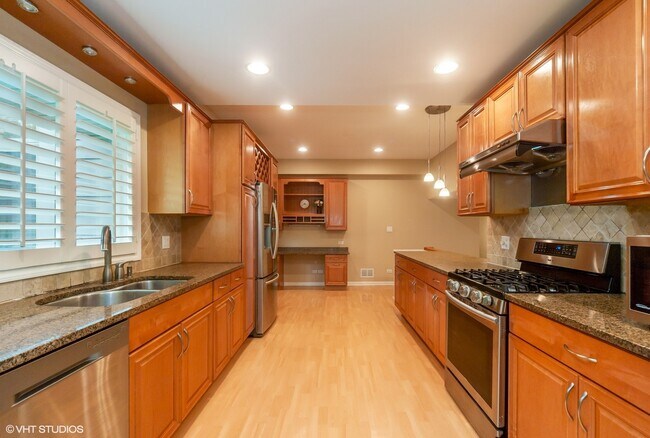 Building Photo - 50 Cedar Ln