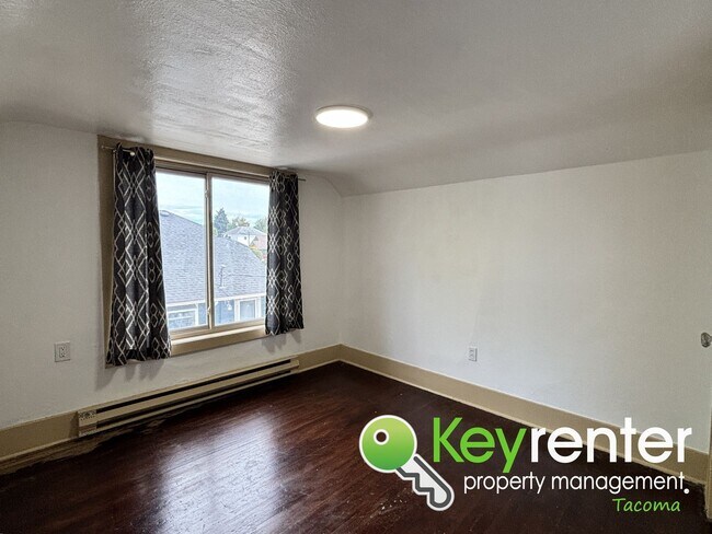 Building Photo - Character and Comfort in Tacoma, Spacious ...
