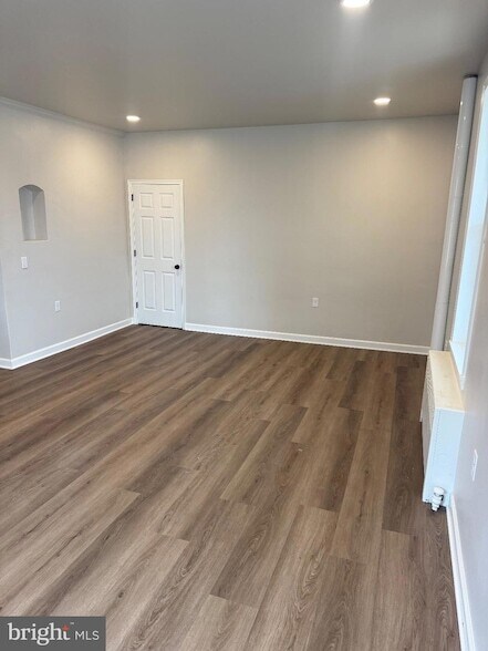 Building Photo - 100 S Park St