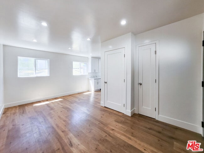 Building Photo - 2917 N Coolidge Ave