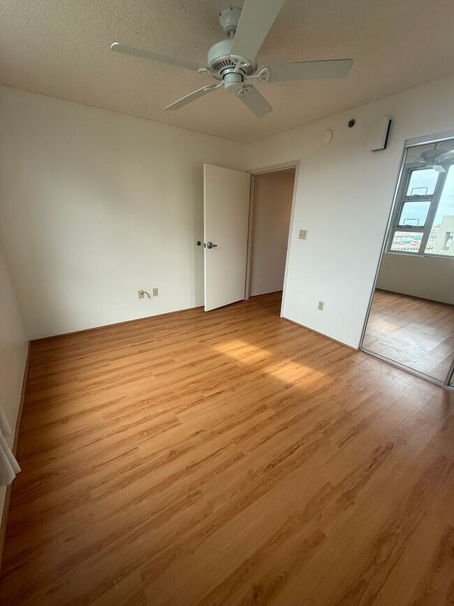 Building Photo - AC in Every Room. TWO Parking Stalls.