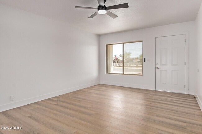 Building Photo - 816 E Saguaro St