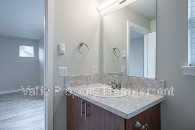 Building Photo - 13001 S Crompton Lane