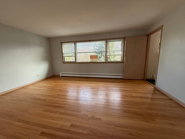 Building Photo - 2600 N Austin Ave