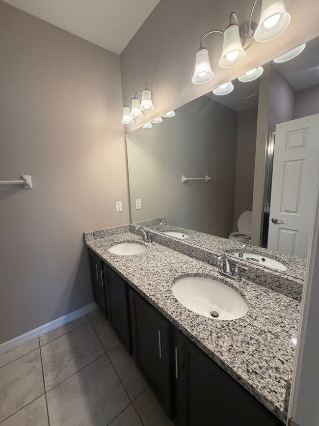 Building Photo - 1039 San Cristobal Ave