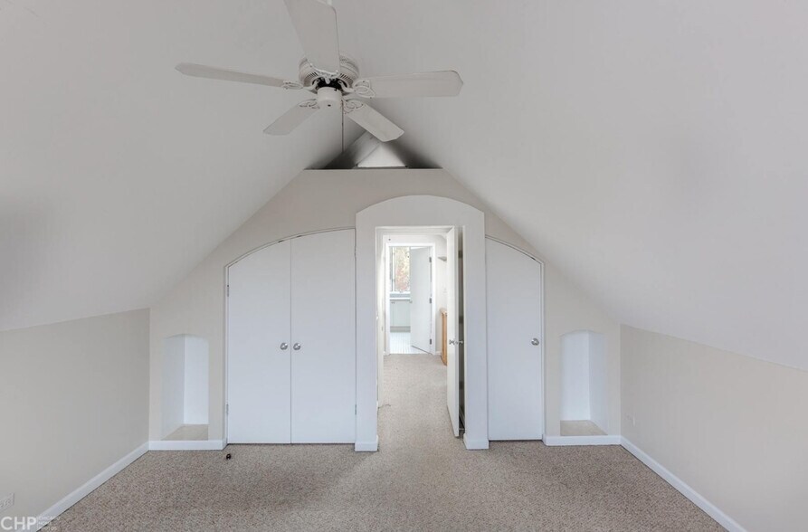 Building Photo - 1508 W Diversey Pky