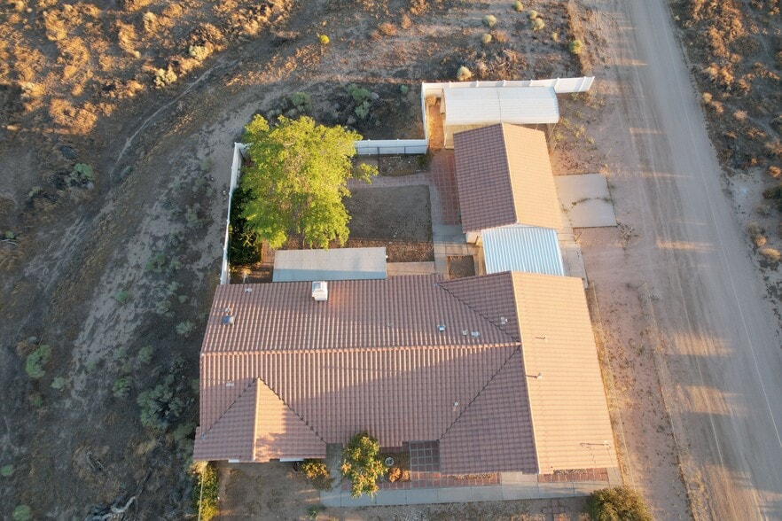 Building Photo - 7653 Phelan Rd