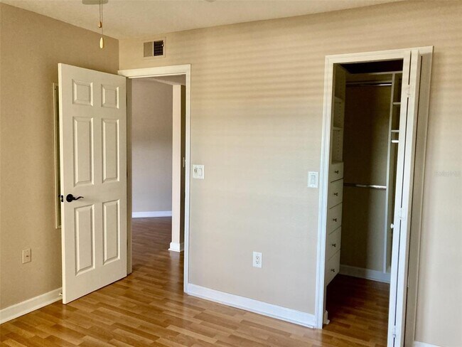 Building Photo - 305 30th Ave W