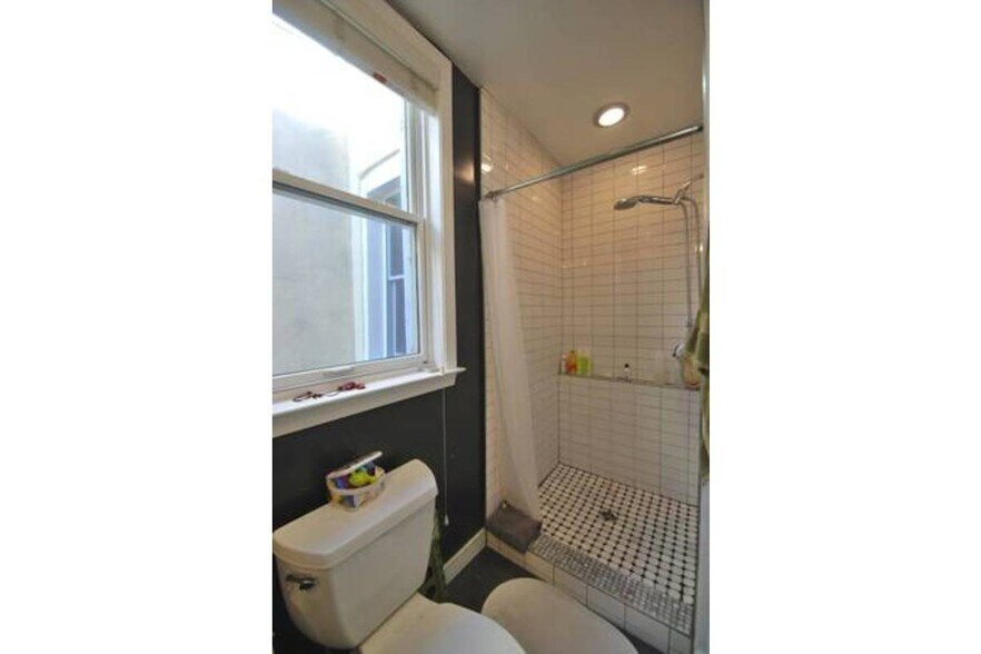 Building Photo - 1506 1st St NW