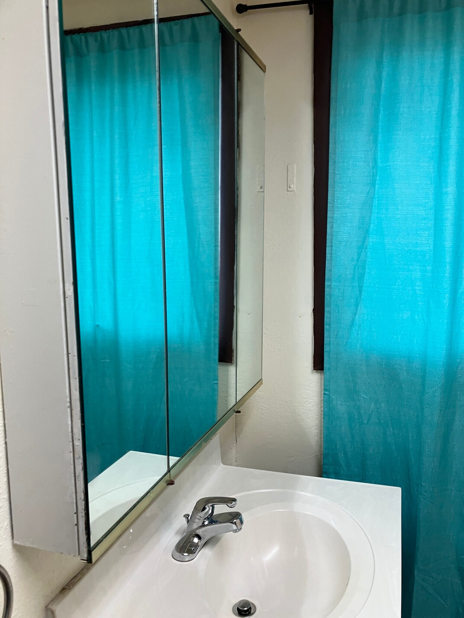 Building Photo - 517 11th Ave W