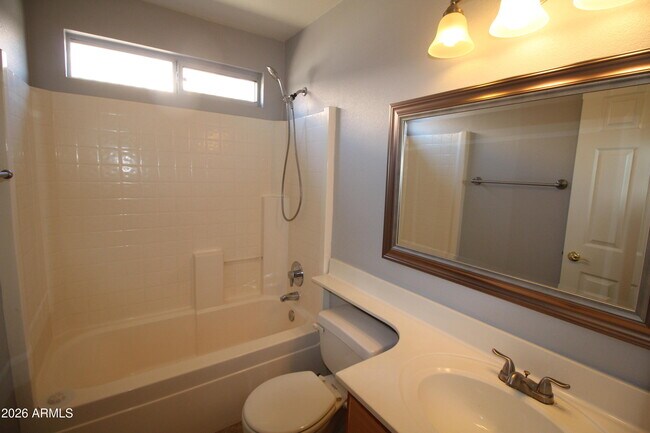 Building Photo - 1426 E Detroit St