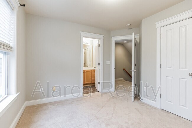 Building Photo - 4234 Vance Rd N