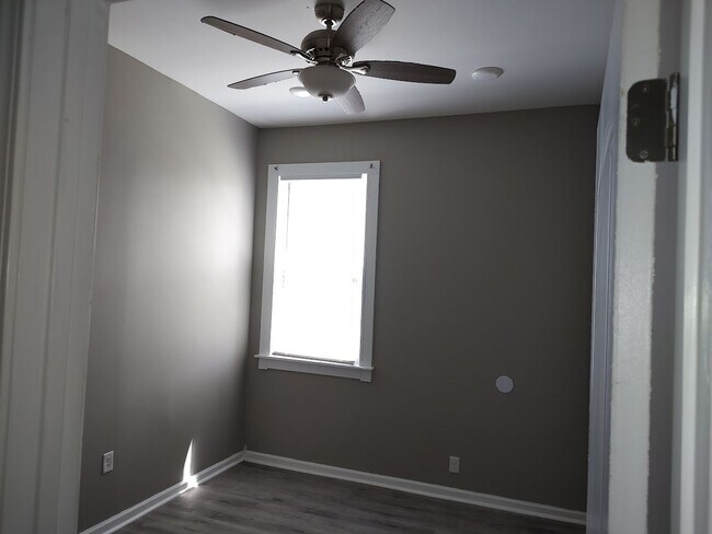 Building Photo - Updated & Renovated 3 Bedroom Cottage  LEASING SPECIAL – Move in by 9/1/2026 and October rent is ...