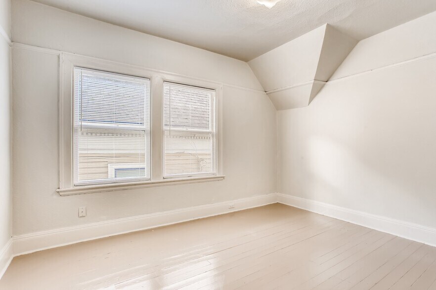 Building Photo - 2273 NW Hoyt St