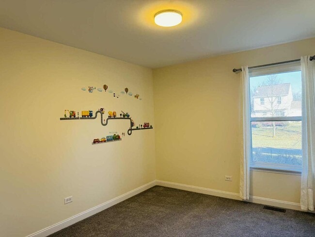 Building Photo - 425 Claire Ave