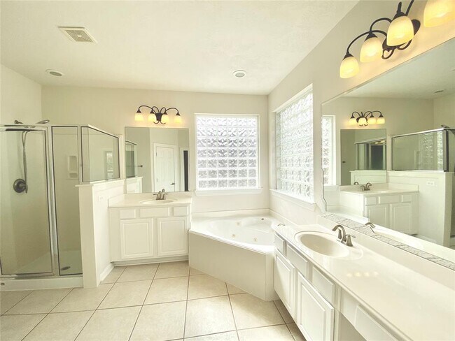 Building Photo - 5518 Chantel Way