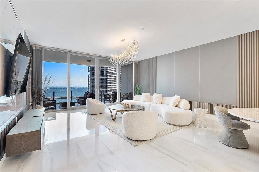 Building Photo - 300 Biscayne Boulevard Way