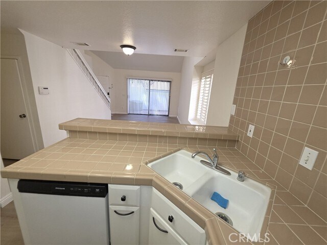 Building Photo - 19 Aruba St