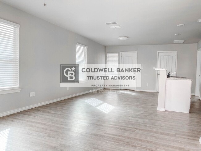 Building Photo - 2406 Fir Ave