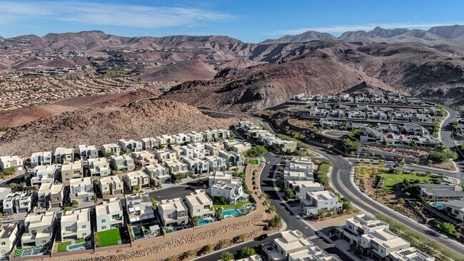 Building Photo - Distinctive Fully Furnished Estate in The Canyons!