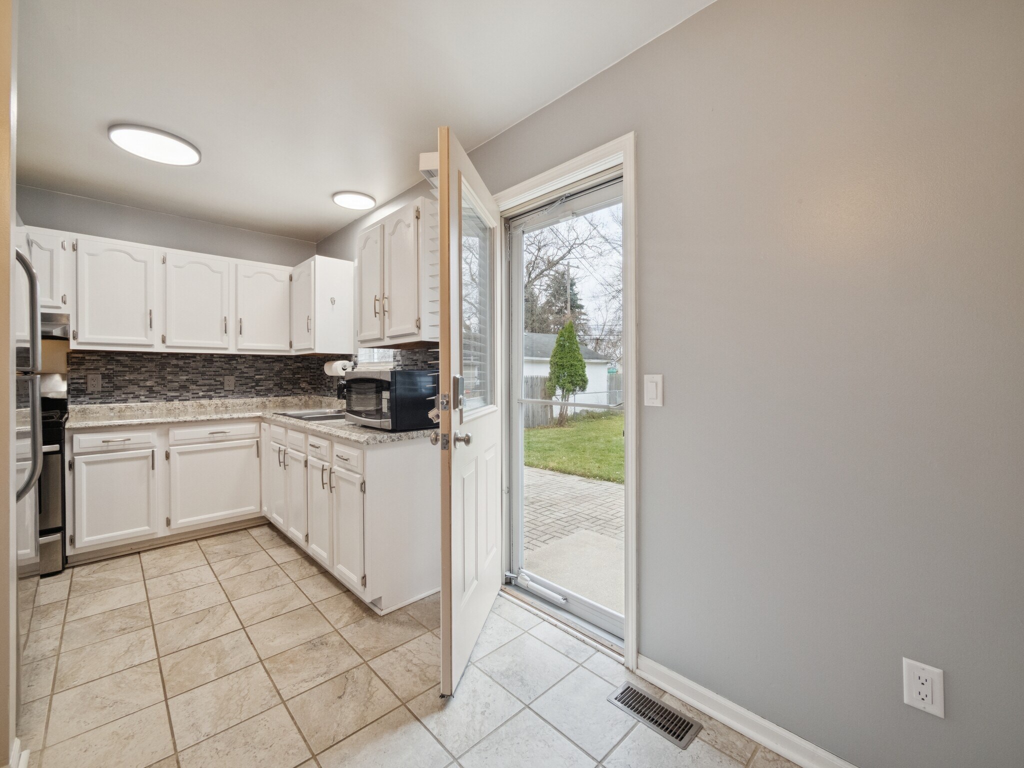 Kitchen with back door entrance - 8204 Toepfer Rd