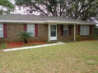 Building Photo - Spacious & Pet-Friendly 3/2 Home in West P...