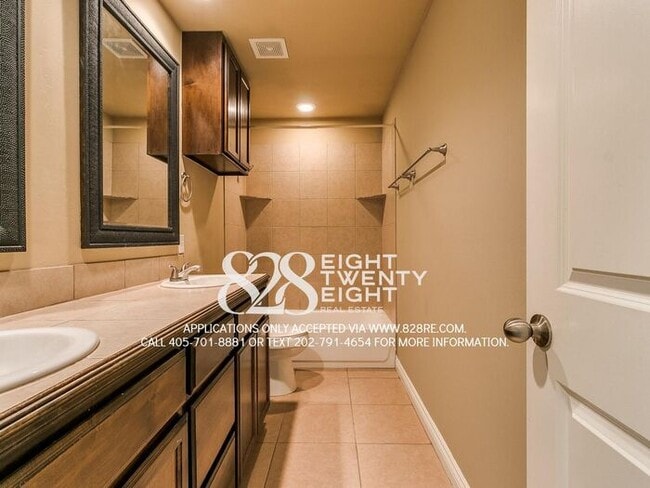 Building Photo - Roommates Not Working Out? 4 Bed/2 Bath Home Near OU Campus Available NOW! (Not Preleasing for 2027)