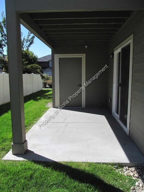 Building Photo - 1023 W Pine Ave