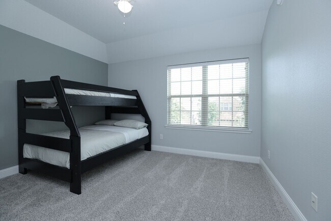 Building Photo - 19 Canterborough Pl