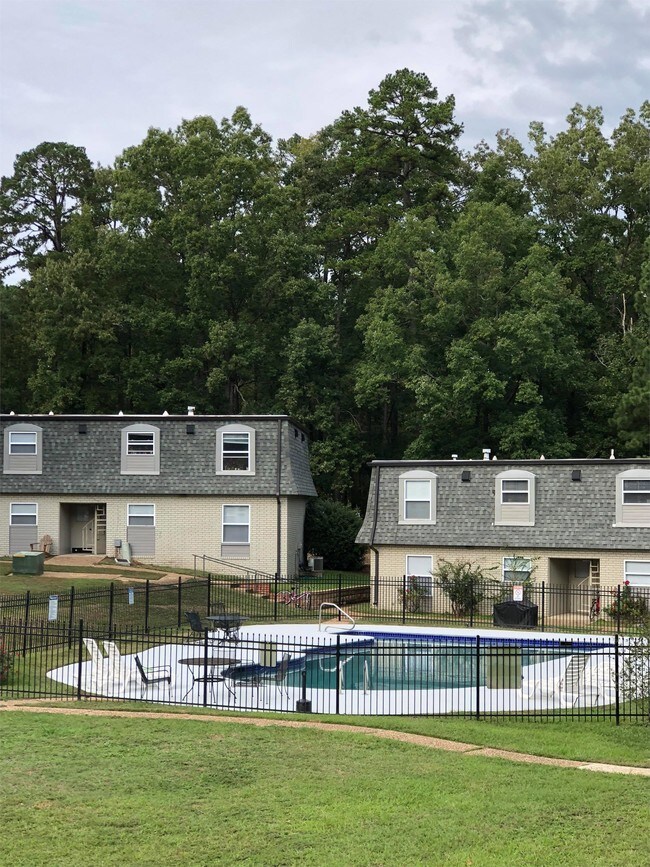Building Photo - 301 E Reynolds Dr