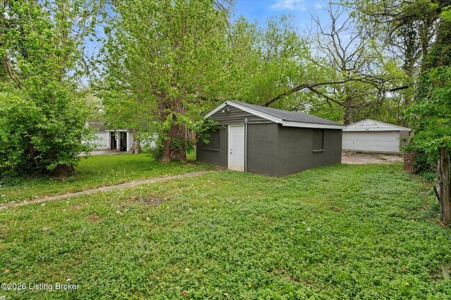 Building Photo - 343 S 42nd St