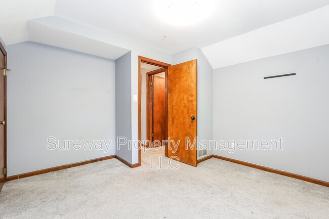 Building Photo - 201 E Linden Ave