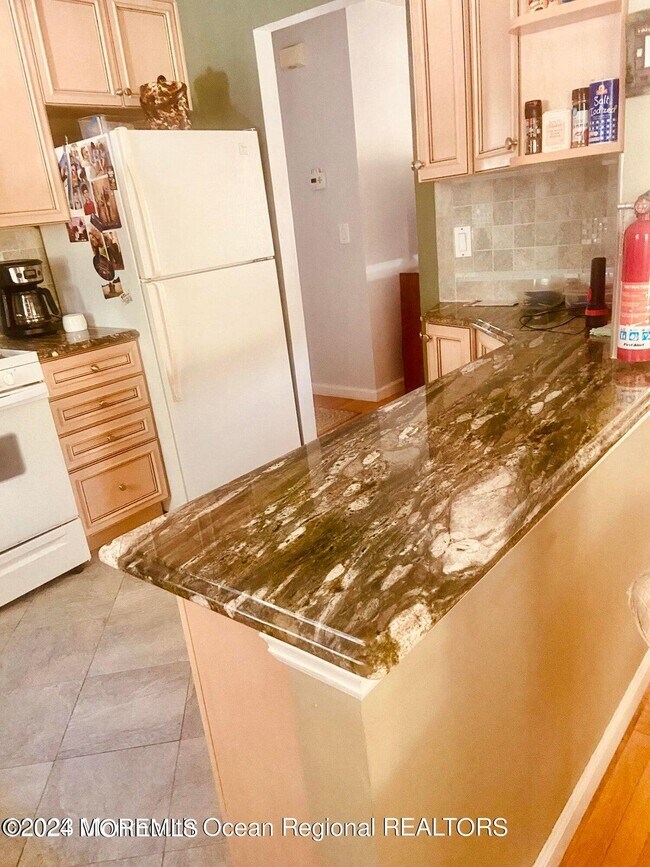 Building Photo - 7 Basset Dr