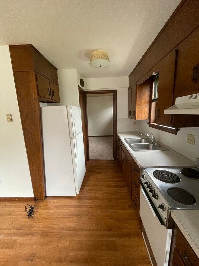 Building Photo - 550 S Hanover St