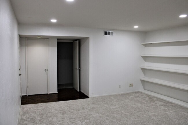 Building Photo - Birchbrook Drive
