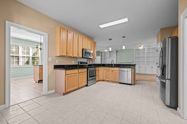 Building Photo - Four Bed Brandywine Home Available Now