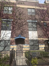 Building Photo - Luxurious 3-Bedroom, 3-Bath Townhouse Loca...
