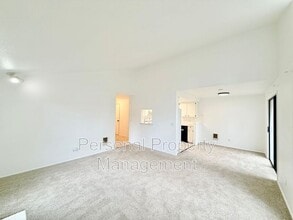 Building Photo - 1410 NE 72nd St