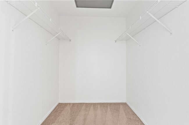 Building Photo - Beautiful 2 Bedroom Condo with Community P...