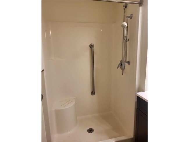 Building Photo - 609 Main St S