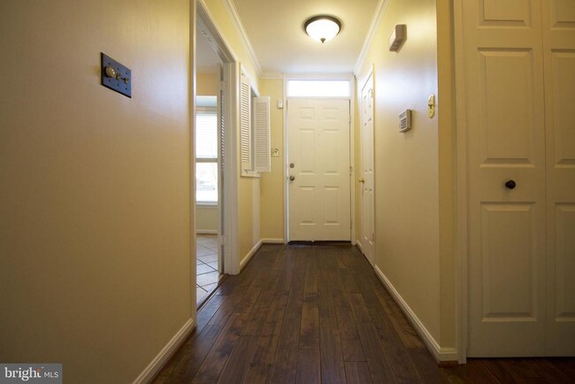 Building Photo - 5339 Buxton Ct