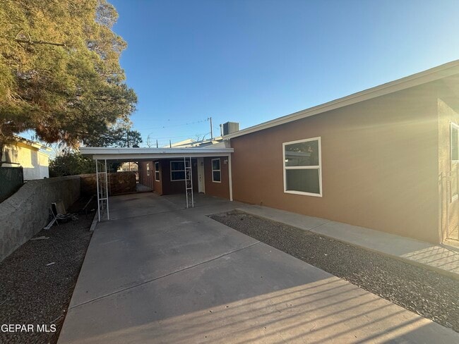 Building Photo - 218 Easter Way